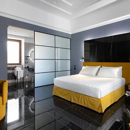 Hotel Poerio 25 Boutique Stay เนเปิลส์ ภายนอก รูปภาพ