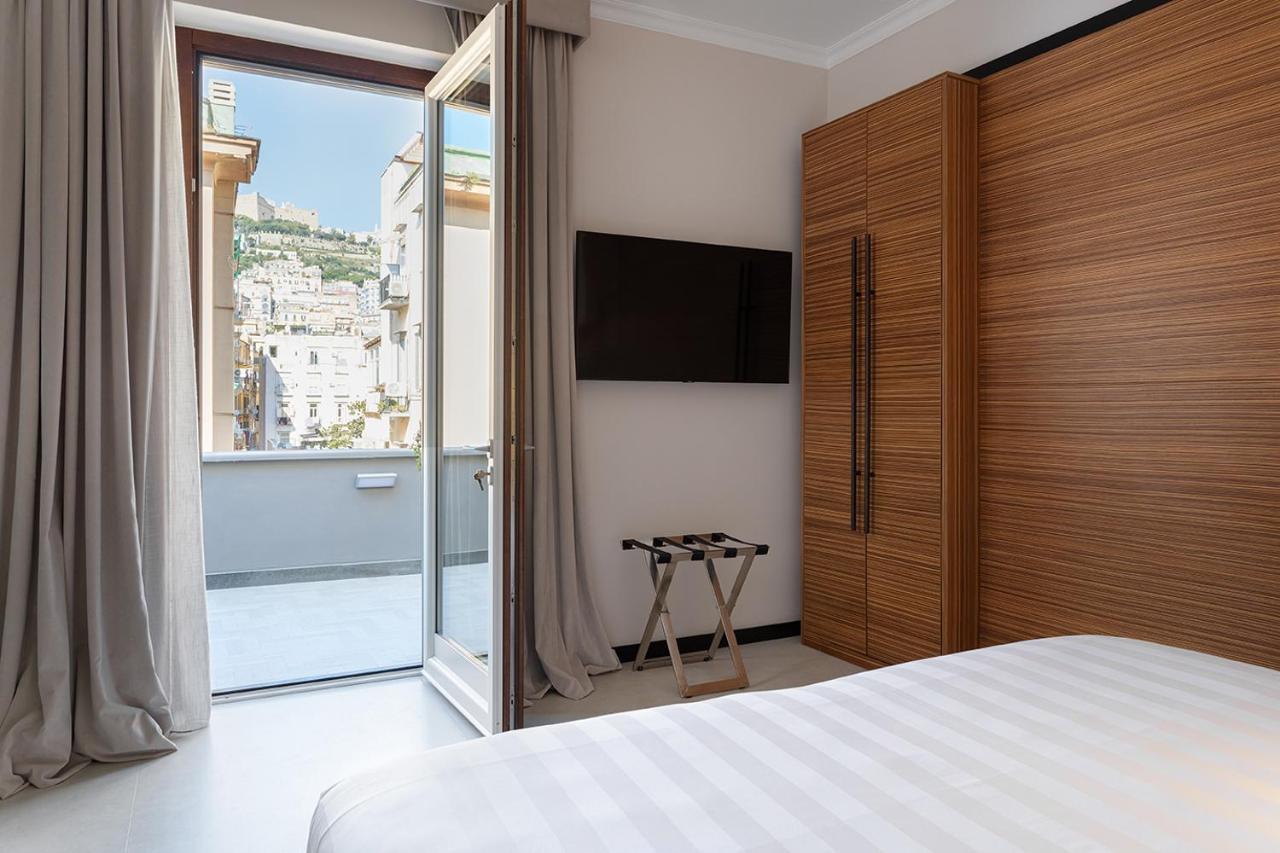 Hotel Poerio 25 Boutique Stay เนเปิลส์ ภายนอก รูปภาพ
