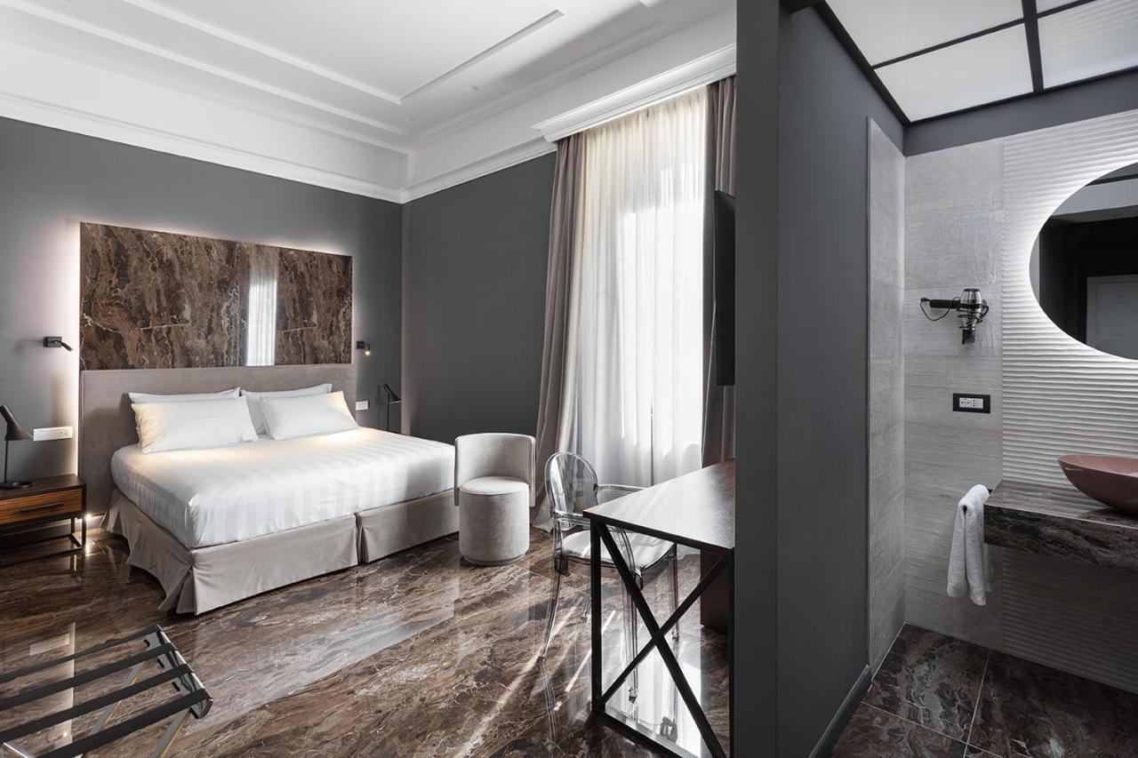 Hotel Poerio 25 Boutique Stay เนเปิลส์ ภายนอก รูปภาพ