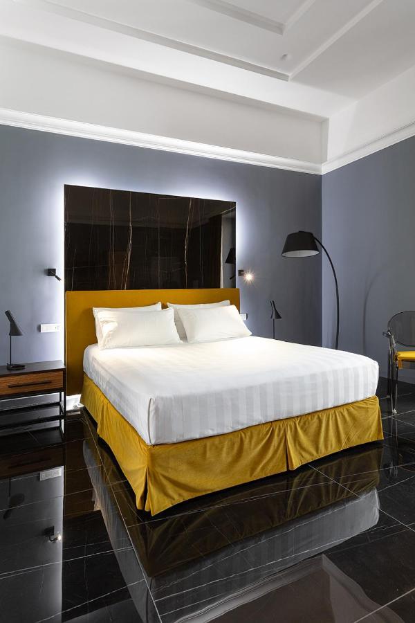 Hotel Poerio 25 Boutique Stay เนเปิลส์ ภายนอก รูปภาพ