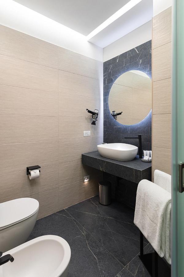 Hotel Poerio 25 Boutique Stay เนเปิลส์ ภายนอก รูปภาพ