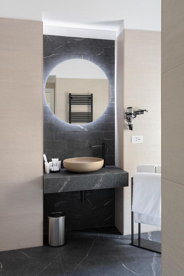 Hotel Poerio 25 Boutique Stay เนเปิลส์ ภายนอก รูปภาพ